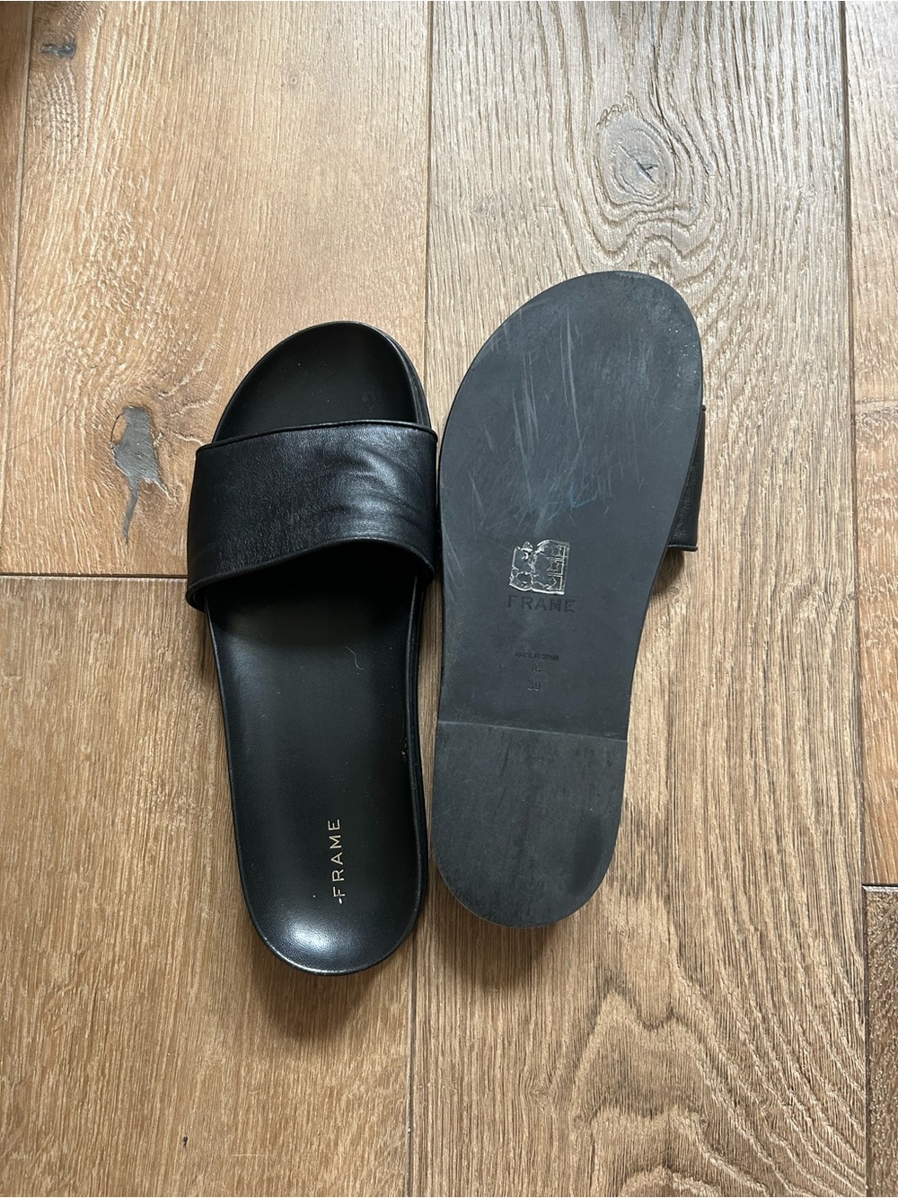 Frame Denim “Le Osbourne”Black Leather Slides/Mules - Picture 3 of 3